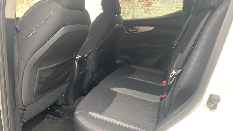 Nissan Qashqai 1.2 DiG-T N-Connecta 5dr Petrol Hatchback